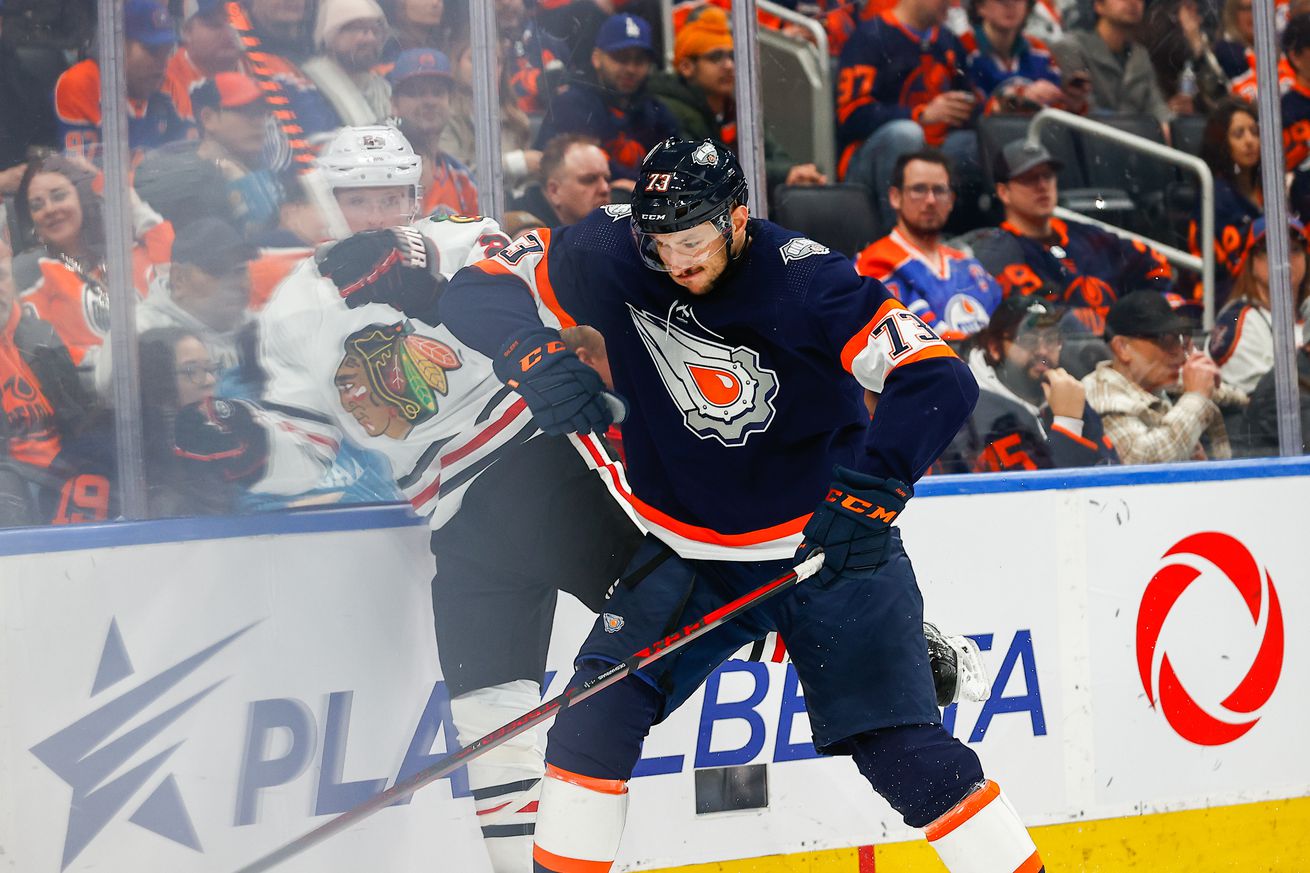 NHL: JAN 28 Blackhawks at Oilers