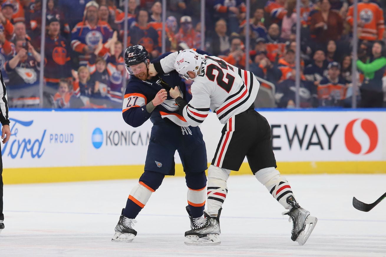 Chicago Black Hawks v Edmonton Oilers