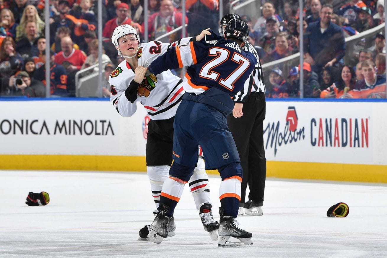 Chicago Blackhawks v Edmonton Oilers