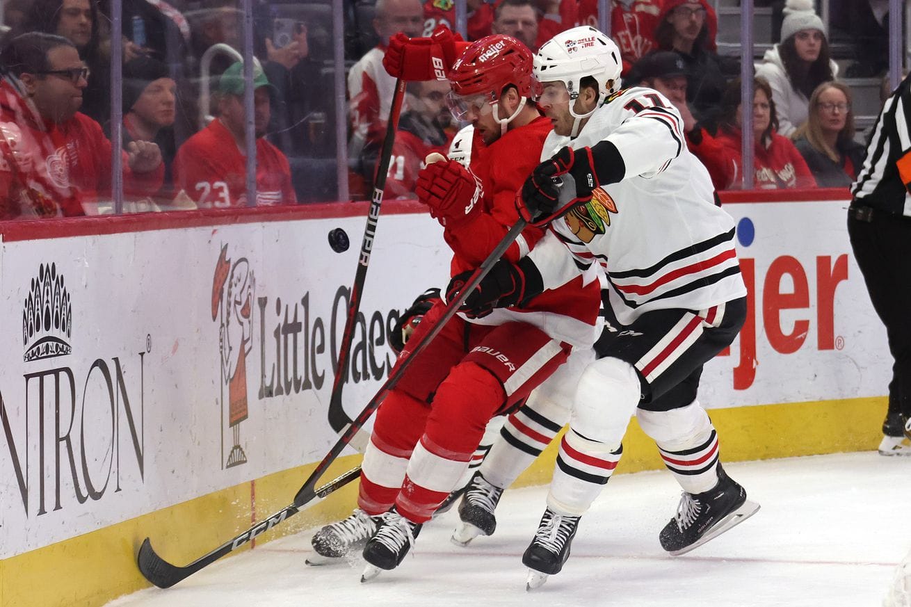 Chicago Blackhawks v Detroit Red Wings