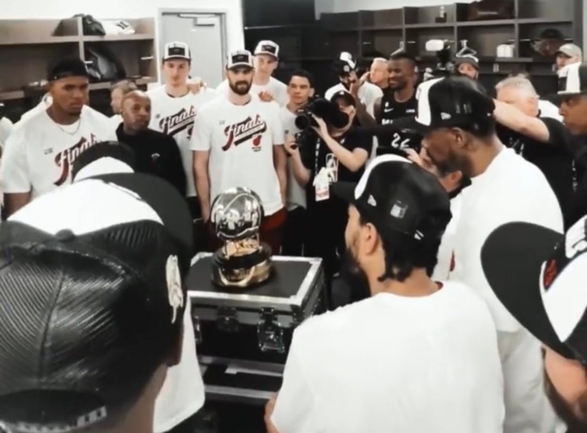 https://www.chicagosports.today/wp-content/uploads/2023/06/FxeIhoaXgAIufk7.jpg