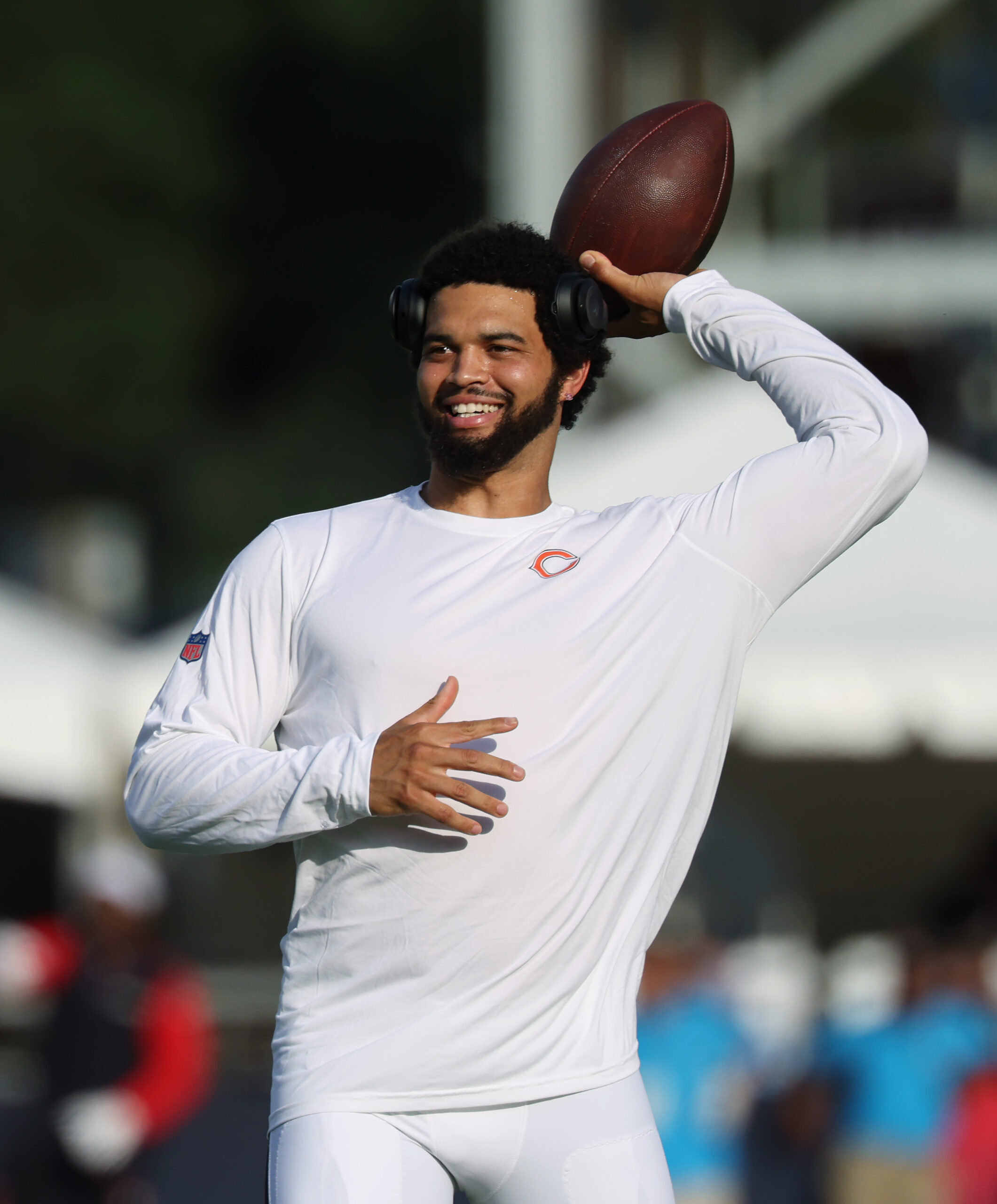 Bears quarterback Caleb Williams warms up before the Hall of...