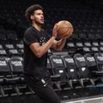 Brooklyn Nets forward Cameron Johnson (2) warms up prior to the game