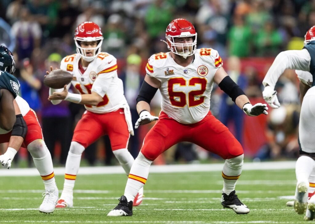 Joe Thuney Contract