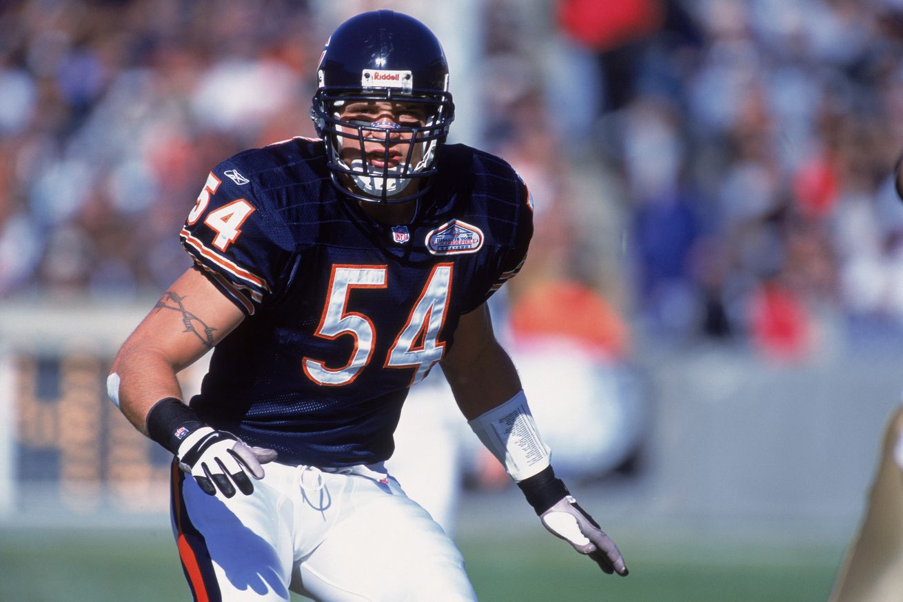 Brian Urlacher drops into pass coverage