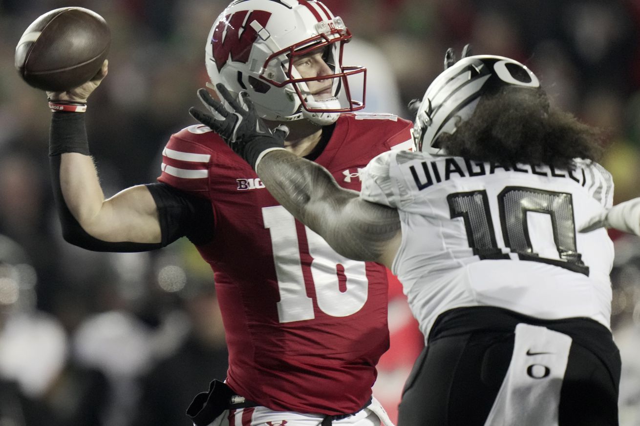 NCAA Football: Oregon at Wisconsin
