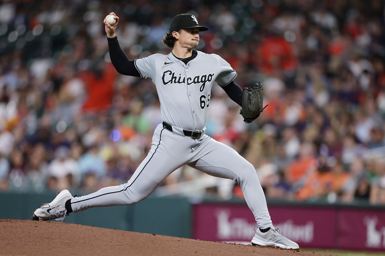 Davis Martin throwing a pitch during the Chicago White Sox vs Houston Astros game on June 12, 2025
