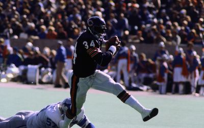 Walter Payton Strides for Touchdown