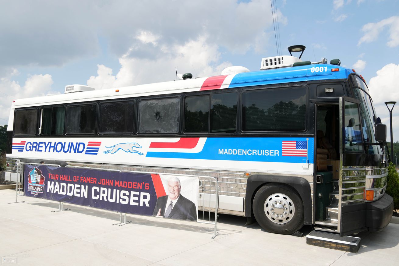 NFL: Pro Football Hall of Fame Gold Jacket Dinner