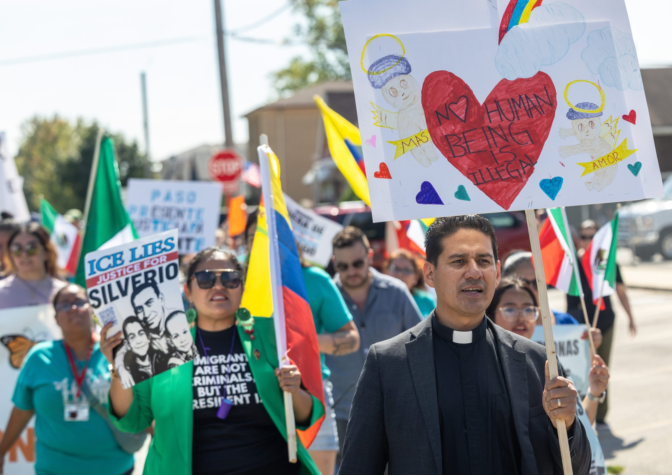 Roberto Moreno, right, a pastor at Franklin Park United Methodist...