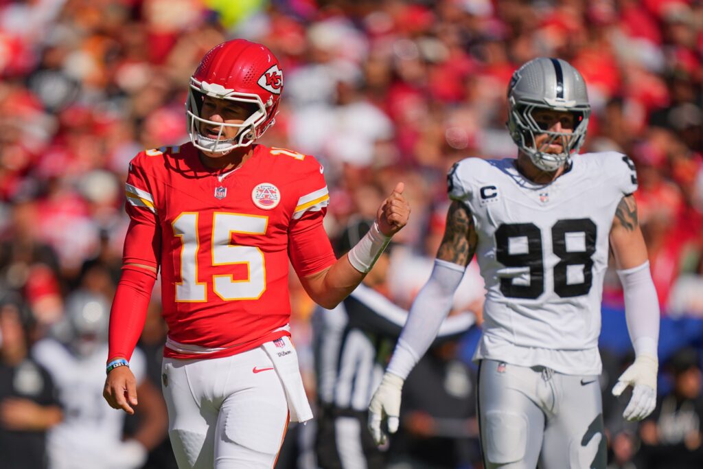 Mahomes makes history Chiefs Raiders