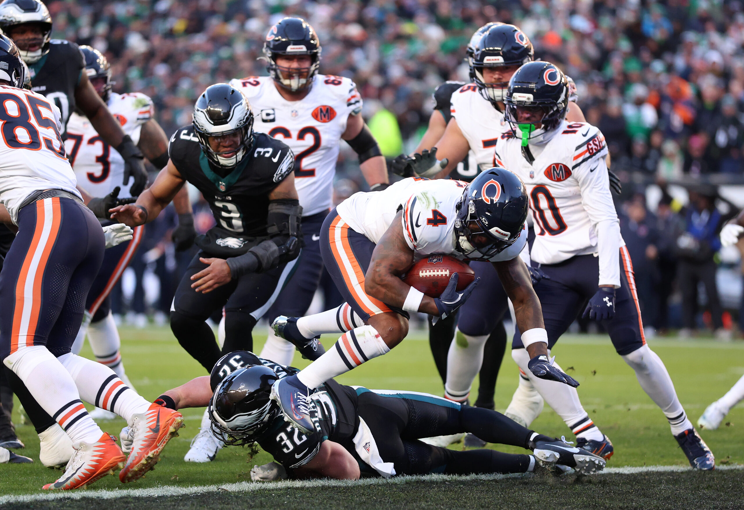 Bears running back D'Andre Swift runs for a touchdown in...