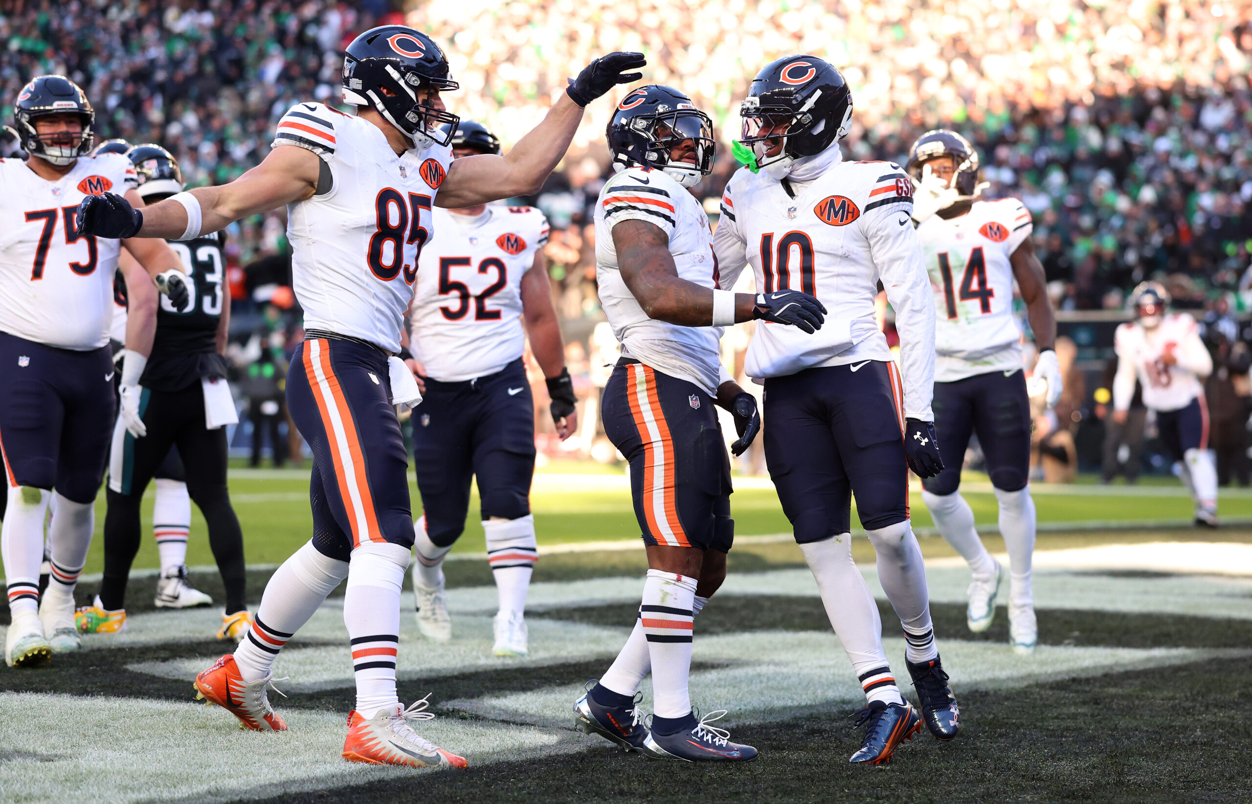 Chicago Bears running back D'Andre Swift (4) celebrates with teammates...