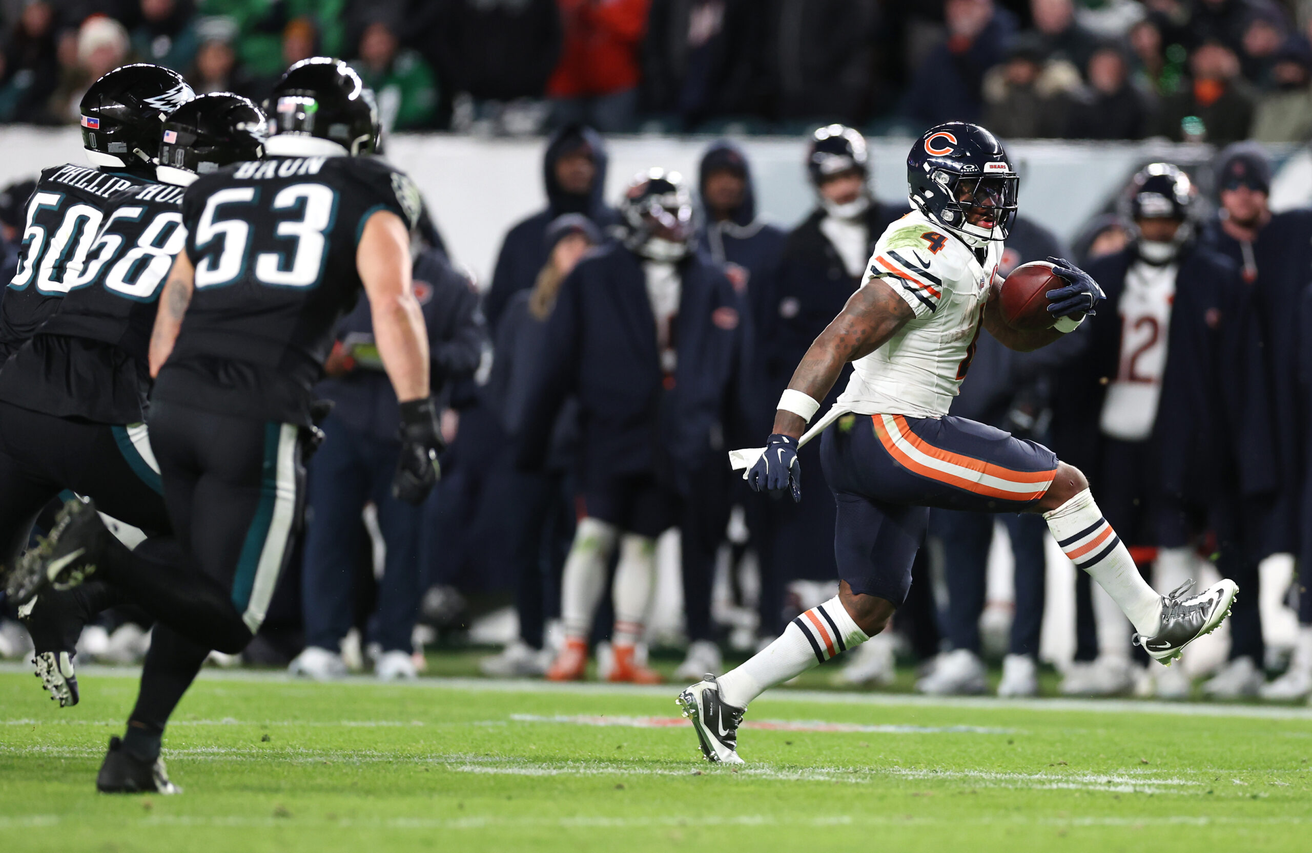 Chicago Bears running back D'Andre Swift (4) makes a move...