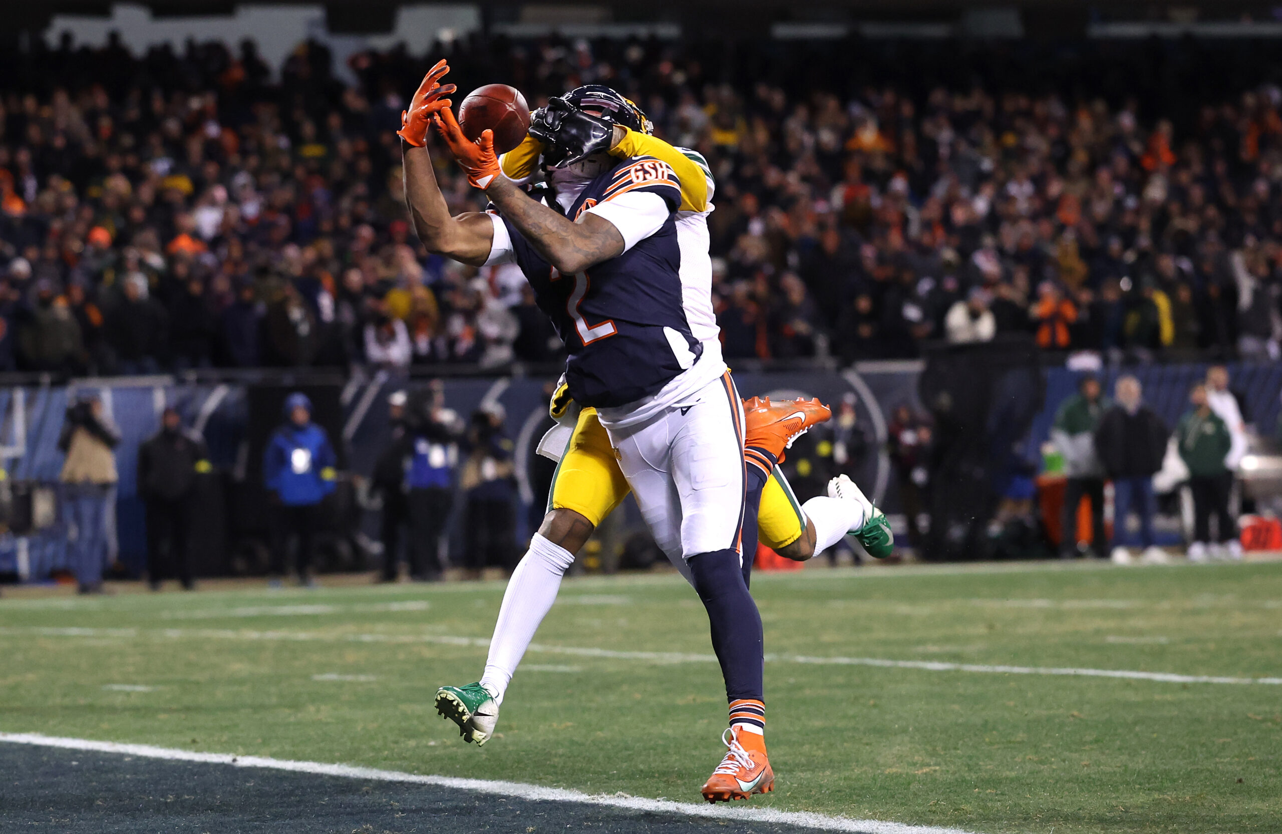Chicago Bears wide receiver DJ Moore (2) makes the game-winning...