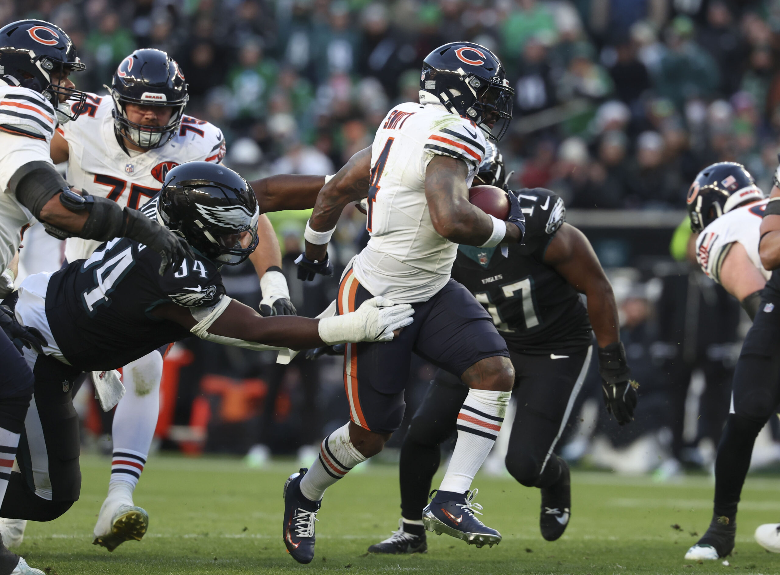 Chicago Bears running back D'Andre Swift (4) runs the ball...