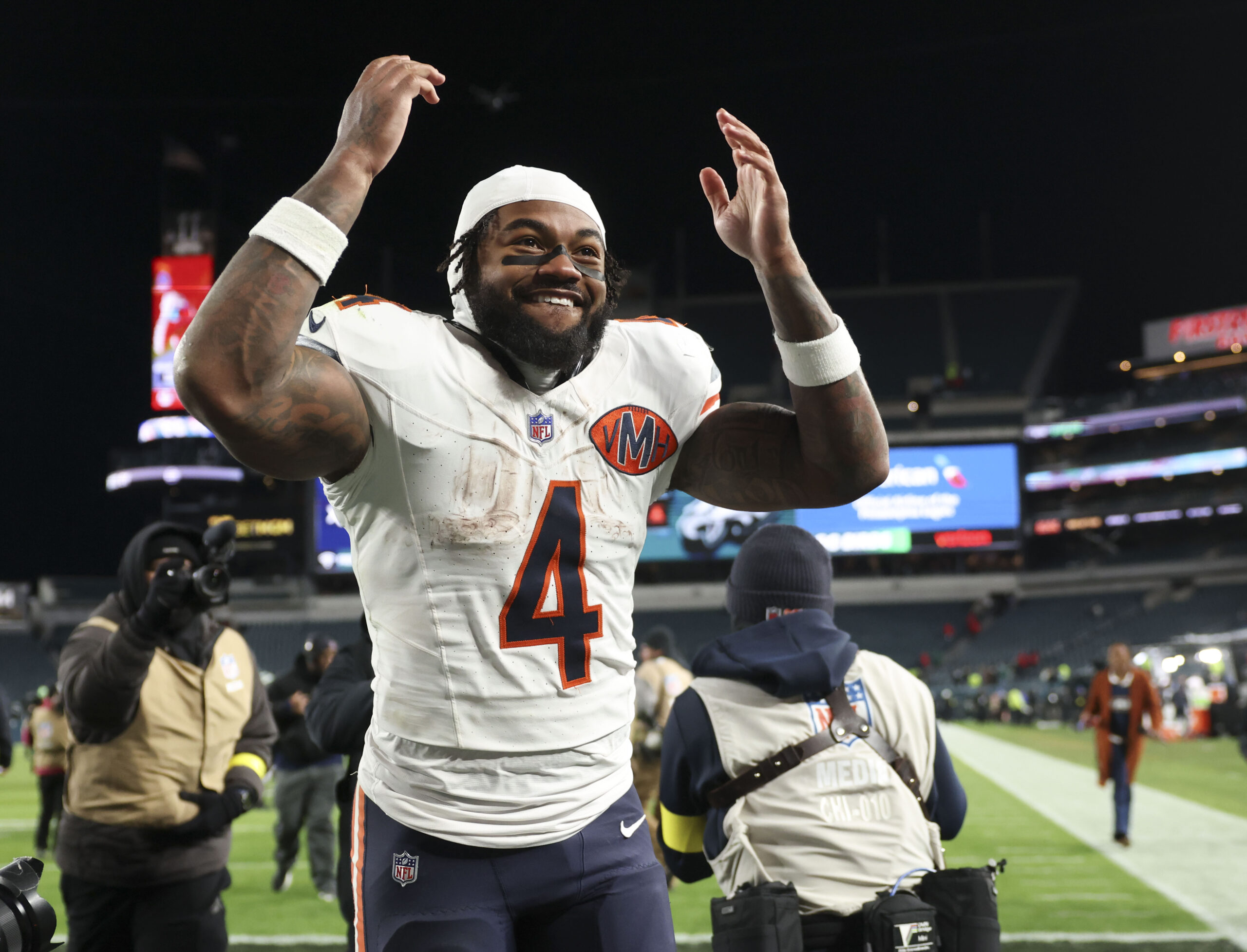 Chicago Bears running back D'Andre Swift celebrates the win over...