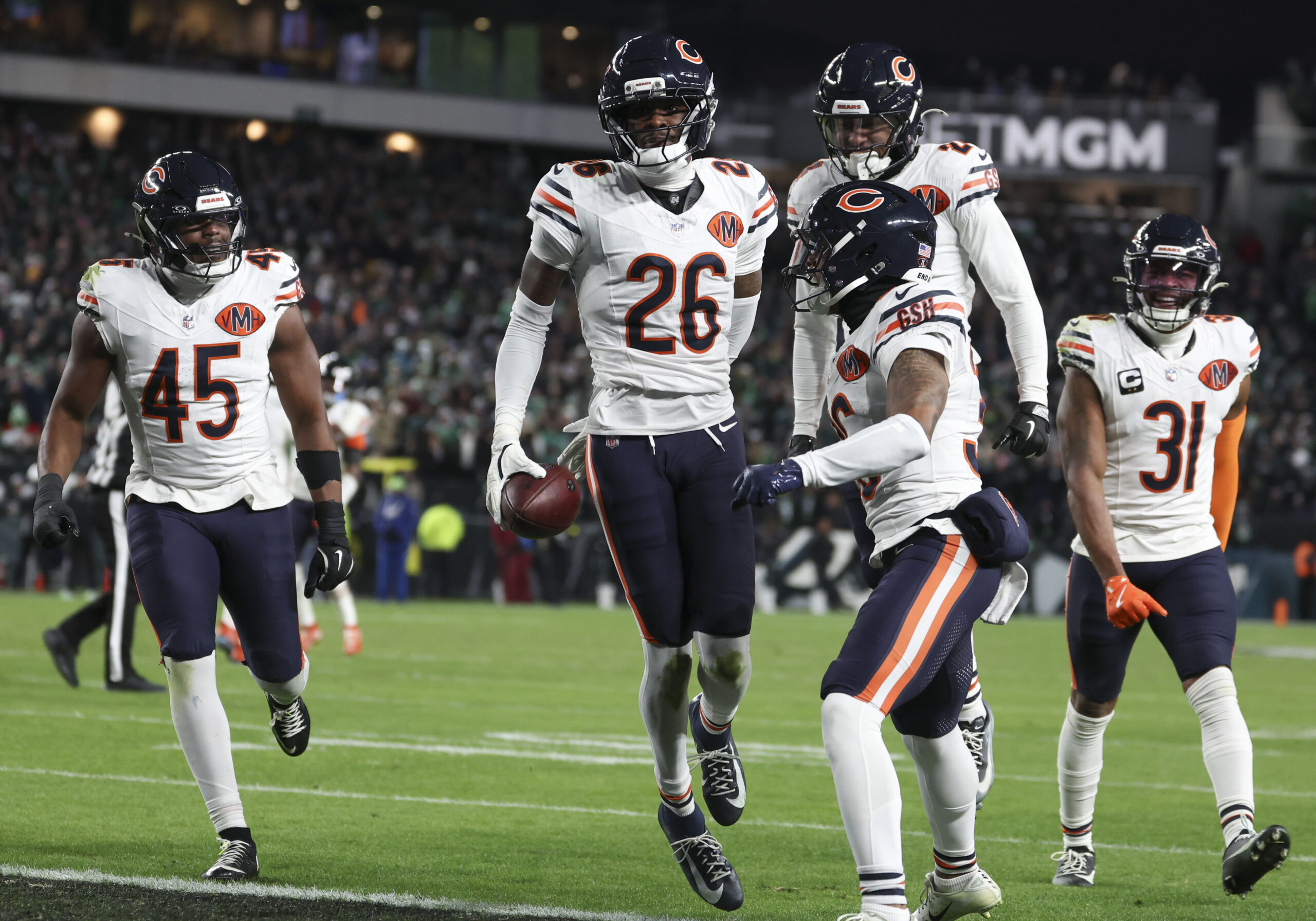 Bears cornerback Nahshon Wright (26) celebrates his fumble recovery against...