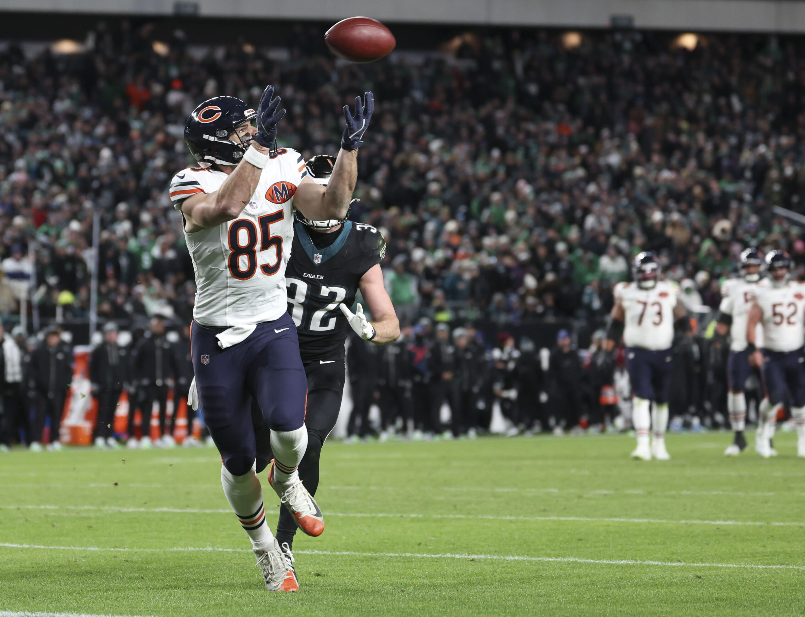 Chicago Bears tight end Cole Kmet (85) makes a touchdown...