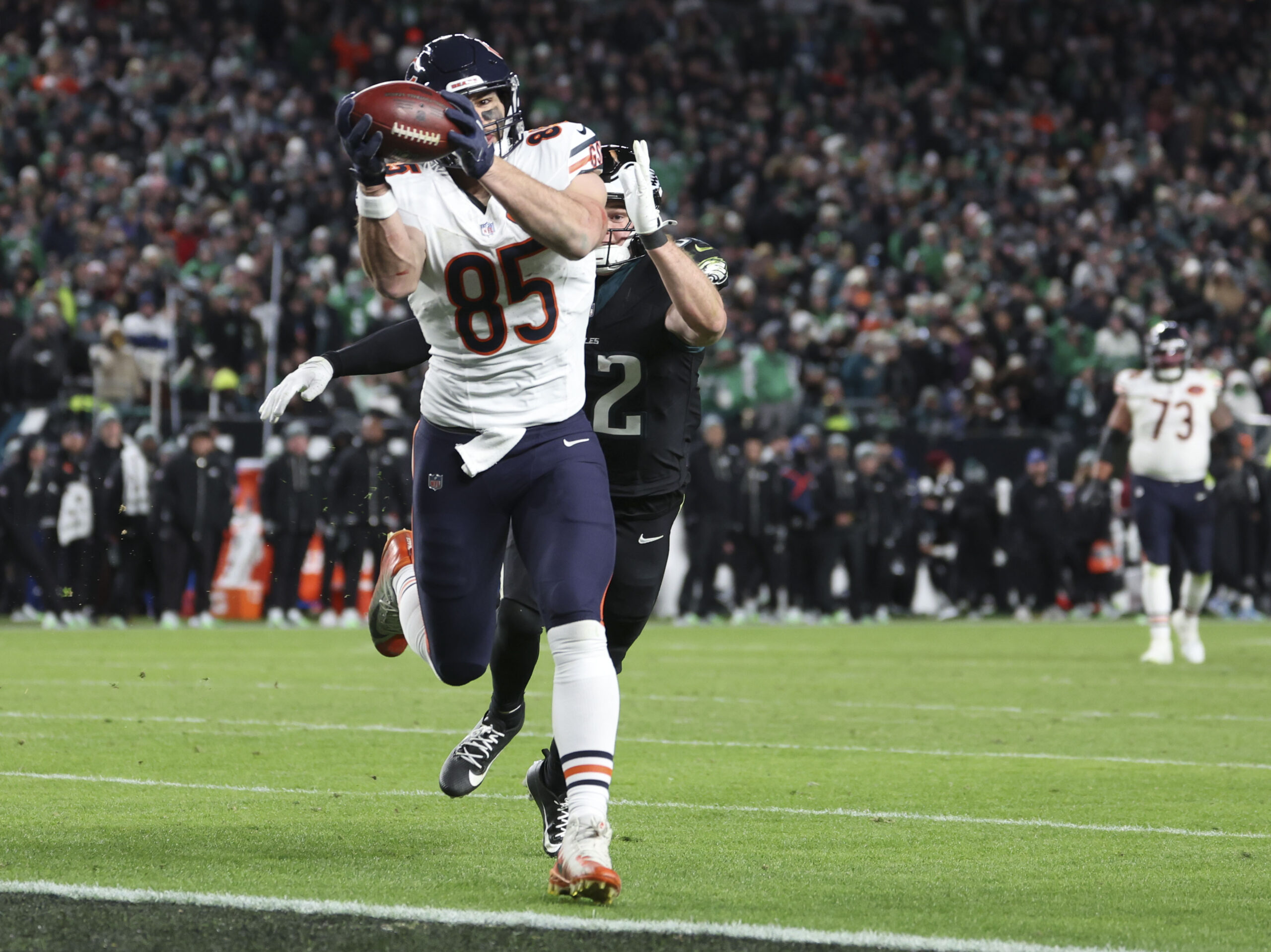 Bears tight end Cole Kmet (85) makes a touchdown reception...